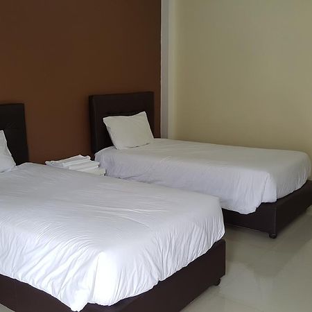 Charoensuk Grand Hotel Kabin Buri Екстер'єр фото