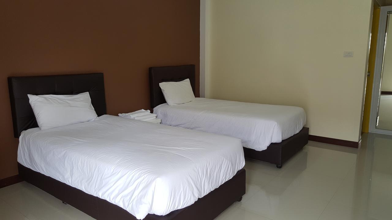 Charoensuk Grand Hotel Kabin Buri Екстер'єр фото