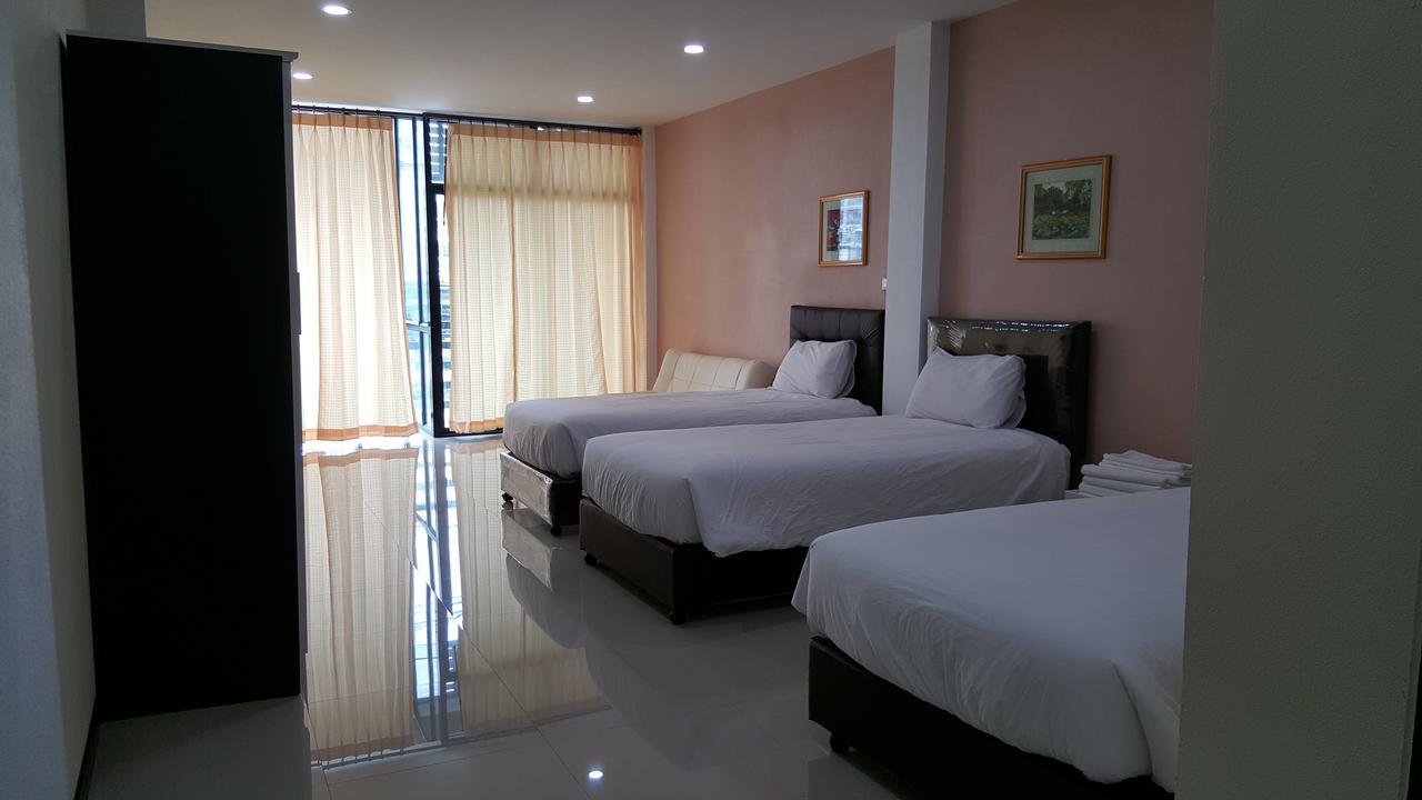 Charoensuk Grand Hotel Kabin Buri Екстер'єр фото