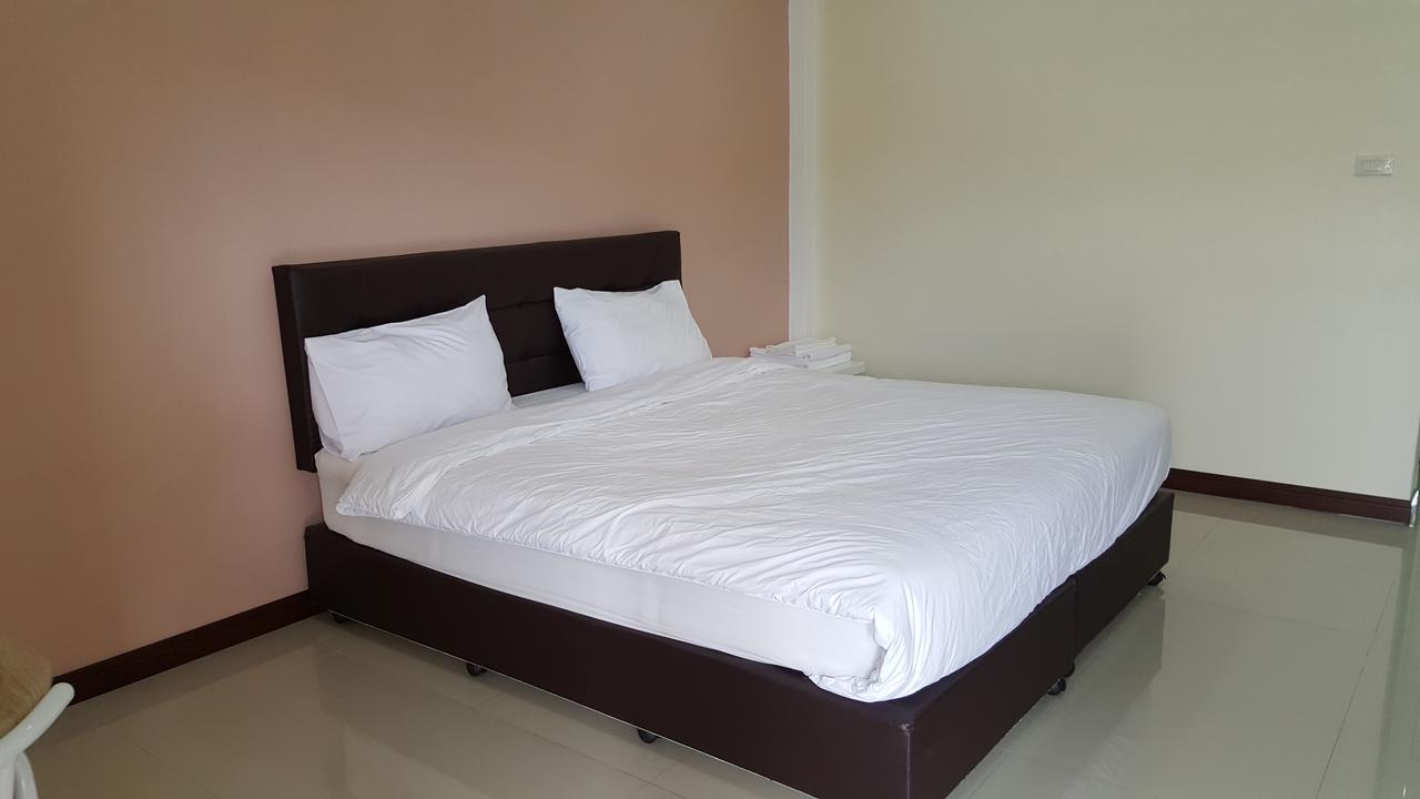 Charoensuk Grand Hotel Kabin Buri Екстер'єр фото