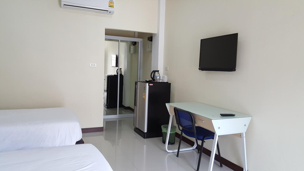 Charoensuk Grand Hotel Kabin Buri Екстер'єр фото