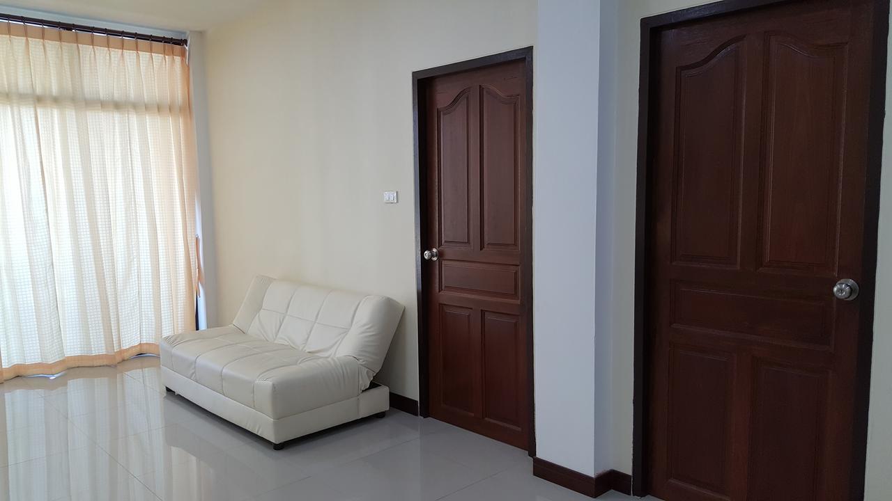 Charoensuk Grand Hotel Kabin Buri Екстер'єр фото