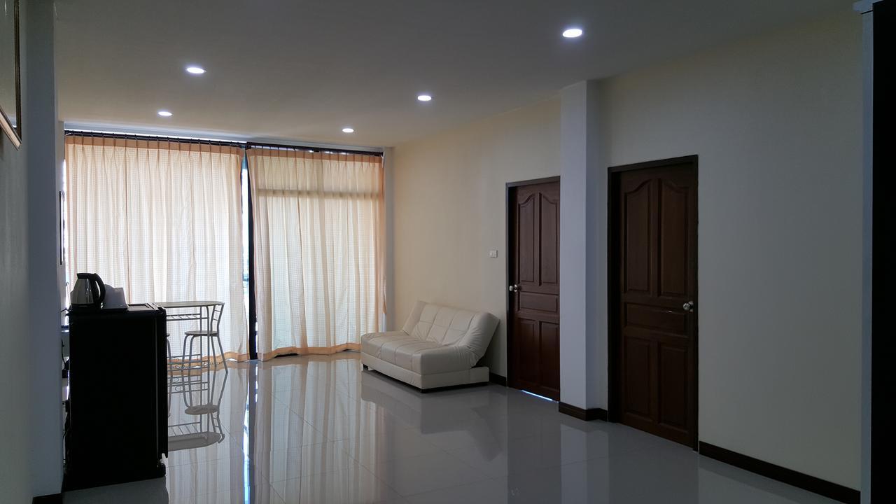 Charoensuk Grand Hotel Kabin Buri Екстер'єр фото