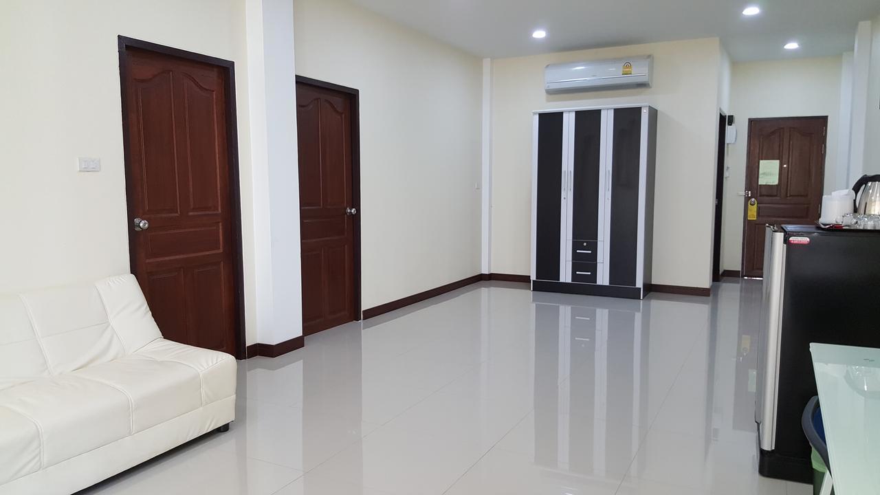 Charoensuk Grand Hotel Kabin Buri Екстер'єр фото