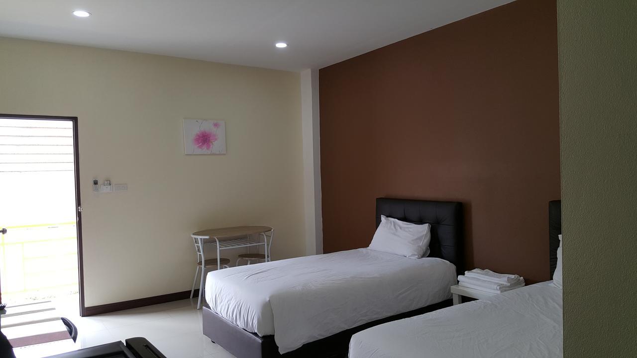 Charoensuk Grand Hotel Kabin Buri Екстер'єр фото
