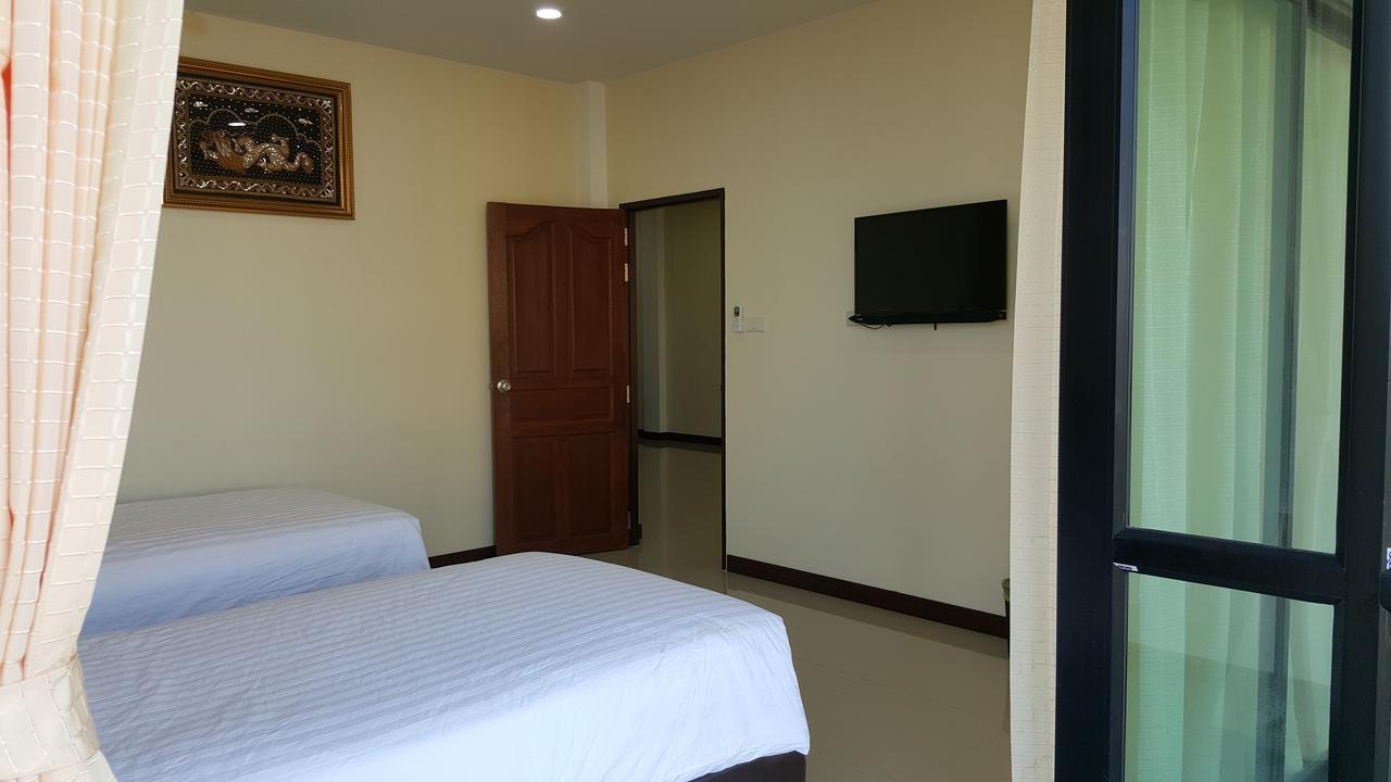 Charoensuk Grand Hotel Kabin Buri Екстер'єр фото