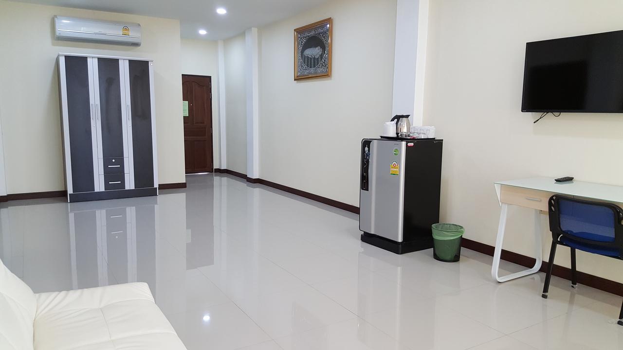 Charoensuk Grand Hotel Kabin Buri Екстер'єр фото