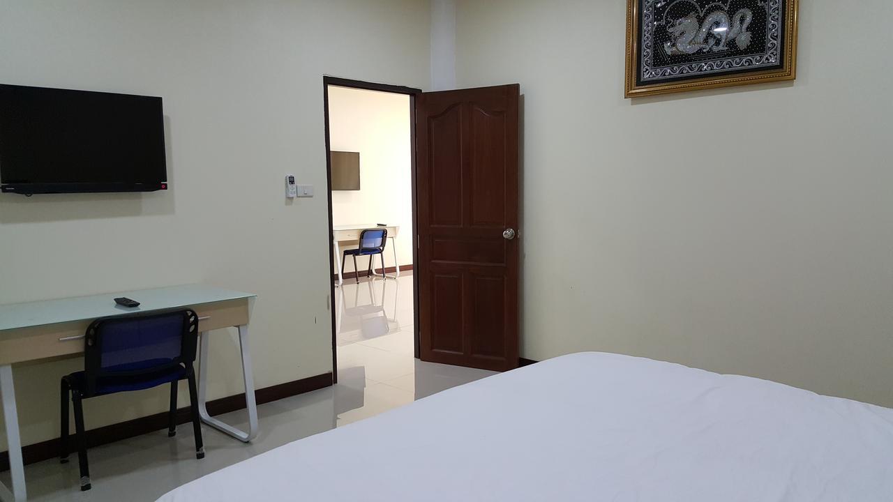 Charoensuk Grand Hotel Kabin Buri Екстер'єр фото