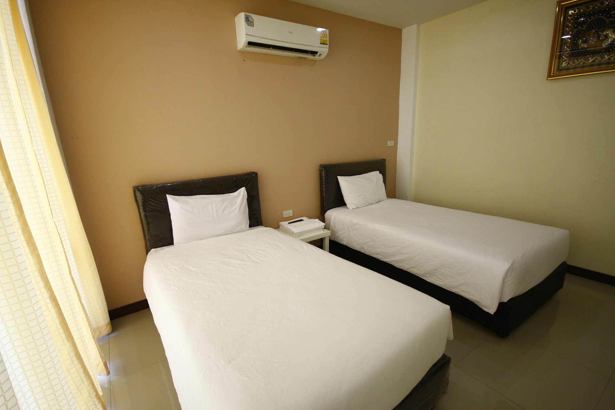 Charoensuk Grand Hotel Kabin Buri Екстер'єр фото