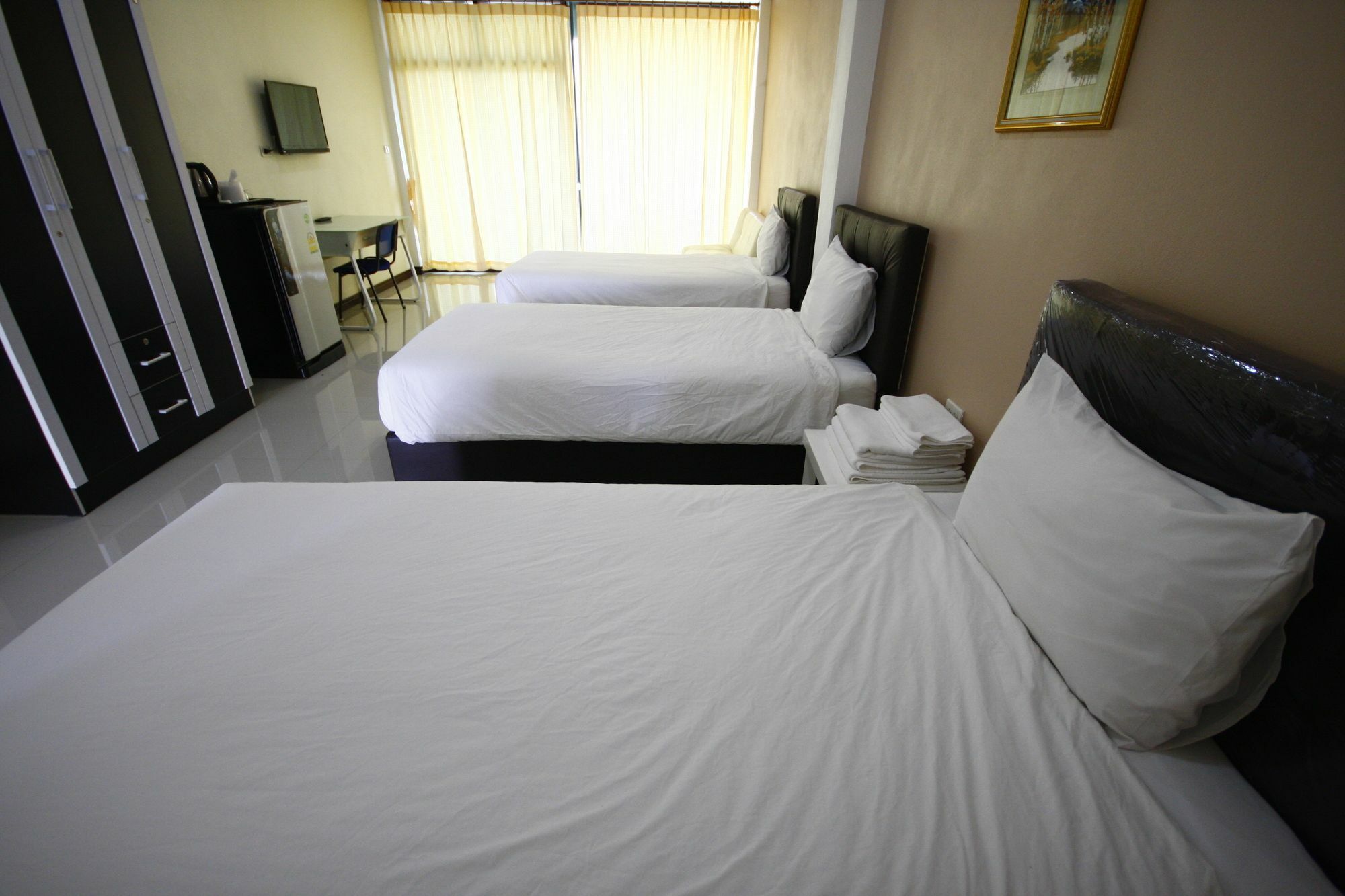 Charoensuk Grand Hotel Kabin Buri Екстер'єр фото